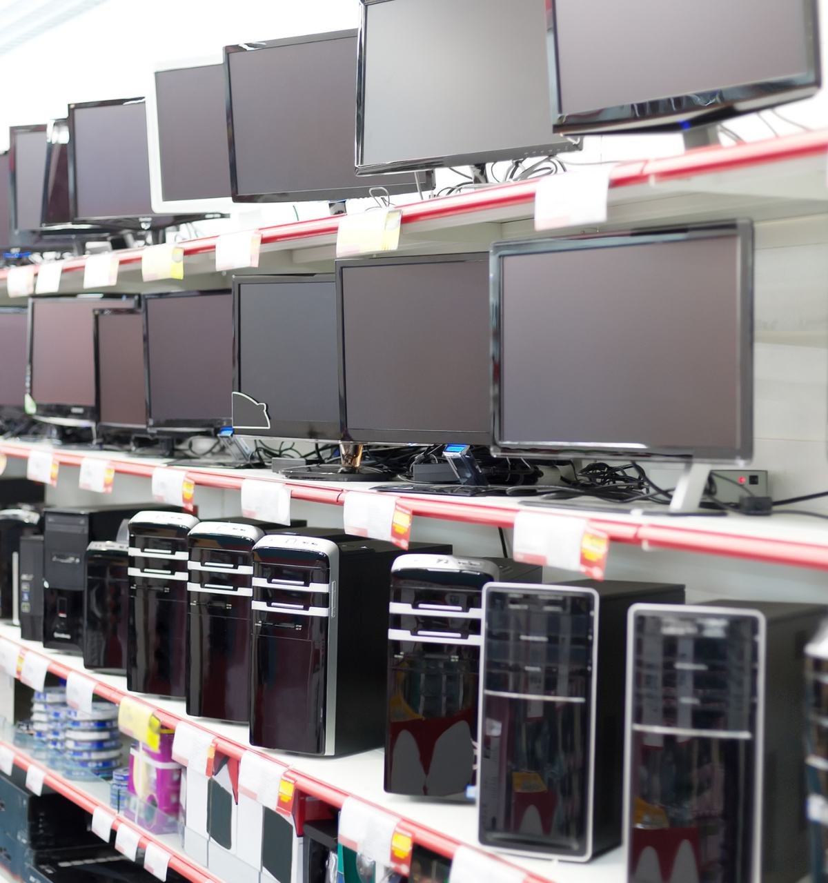 Second-Hand vs Refurbished Laptops – Which One Is Worth Buying in 2026?